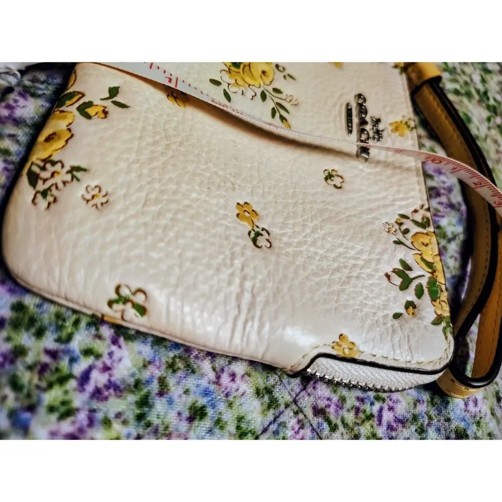 Coach corner zip